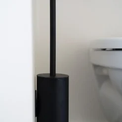 Smedbo DOT självhäftande toalettborste, vägghängd