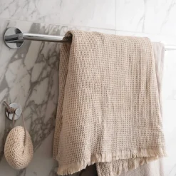 Smedbo DOT självhäftande handdukshängare vägg 62 cm